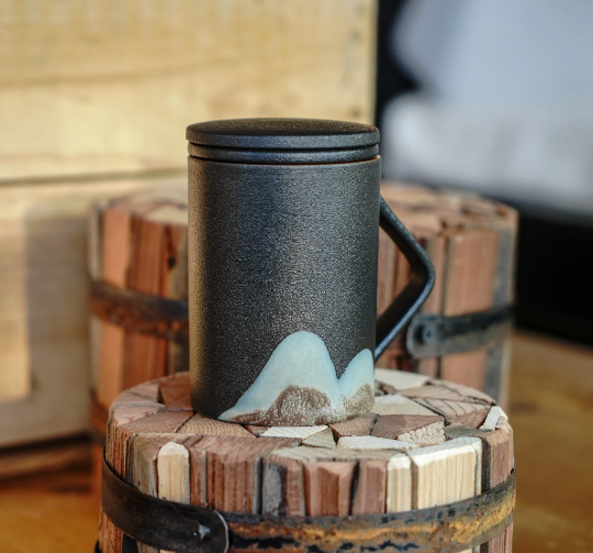 Mountain Glaze Ceramic Mug with Built in Loose Leaf Strainer and Lid In Black