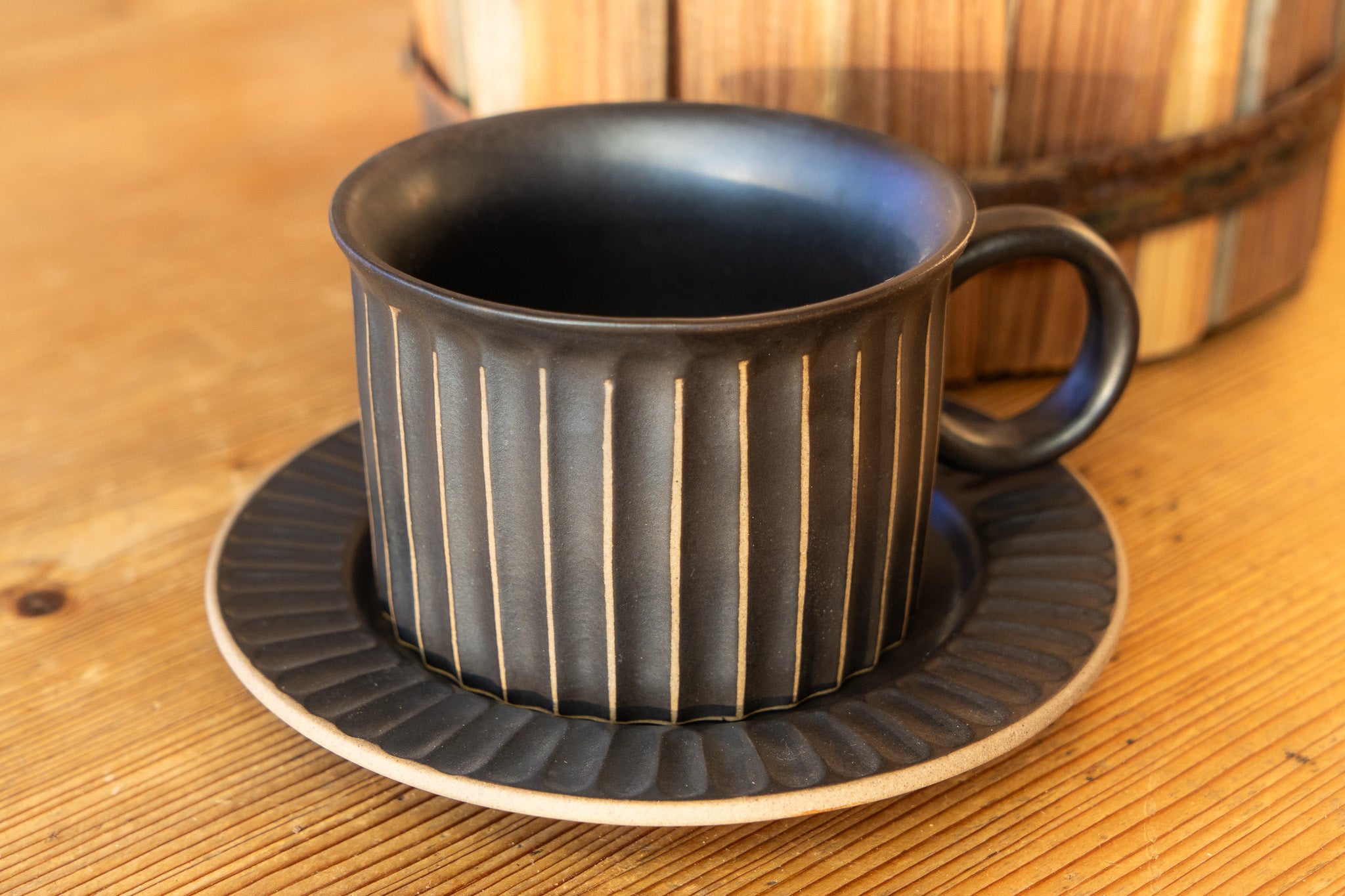Modern Ribbed Neutral Mug with Matching Dish