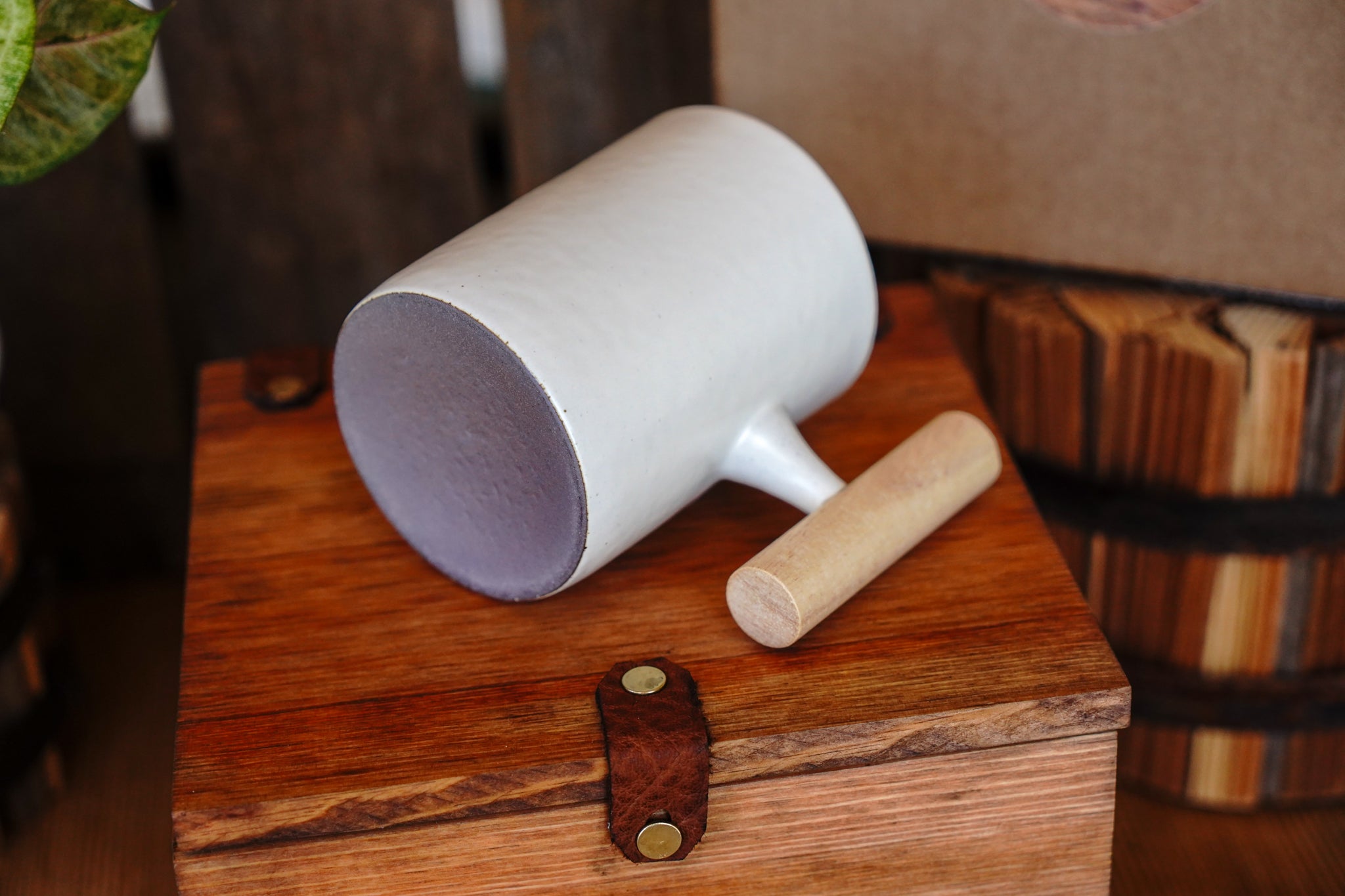 Modern White Glaze Mug With Wooden Handle