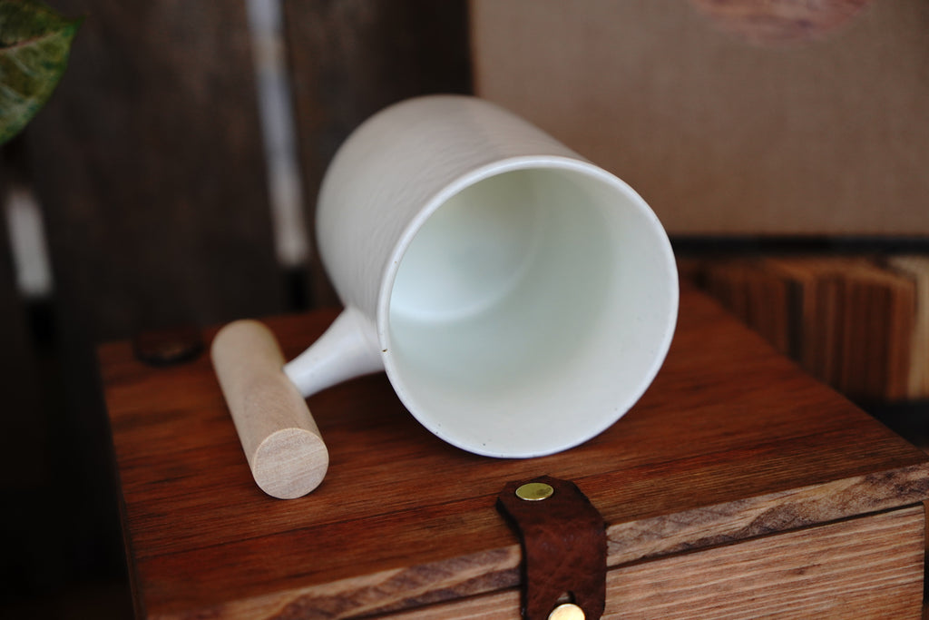 Modern White Glaze Mug With Wooden Handle