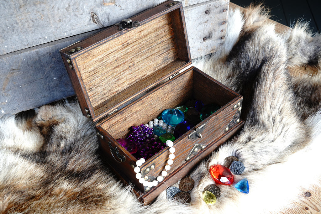 Old-World Style Storage Chest With Lock & Key