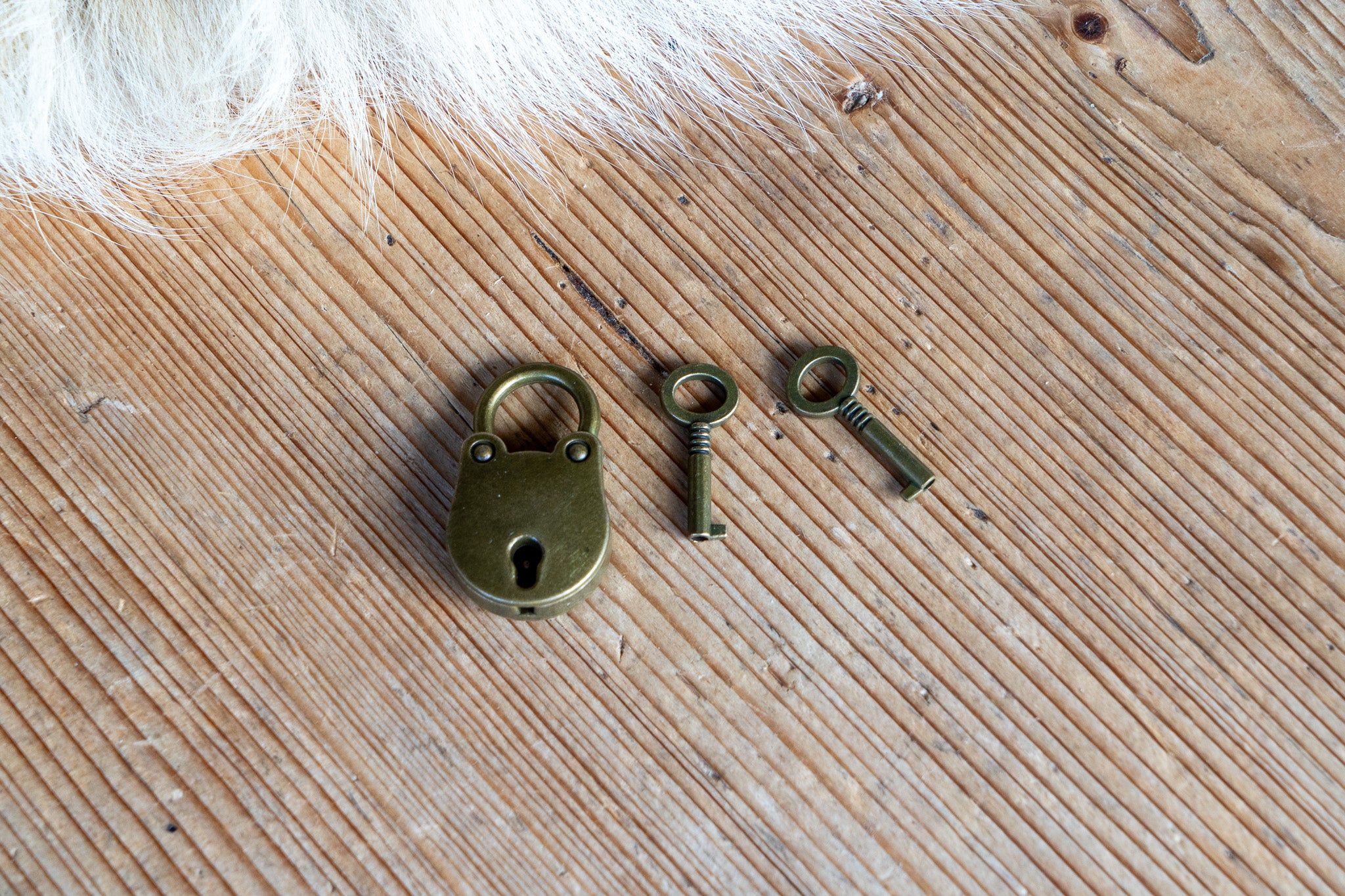 Old-World Style Storage Chest With Lock & Key