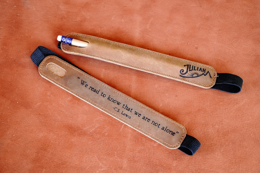 Personalized Leather Bookmark with Pen Holder – Literary Gift for Readers & Writers