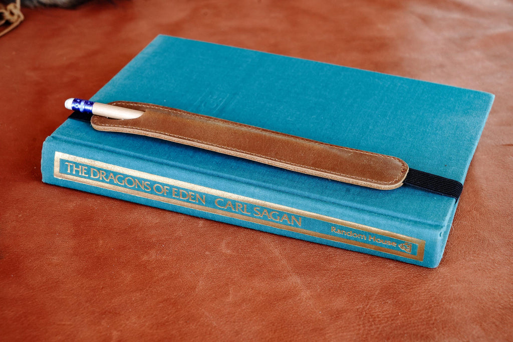 Personalized Leather Bookmark with Pen Holder – Literary Gift for Readers & Writers