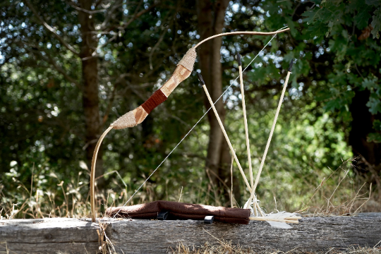 Wooden Toy Bow and Arrow Set with Felt Cloth Quiver & Six Rubber Tipped Arrows